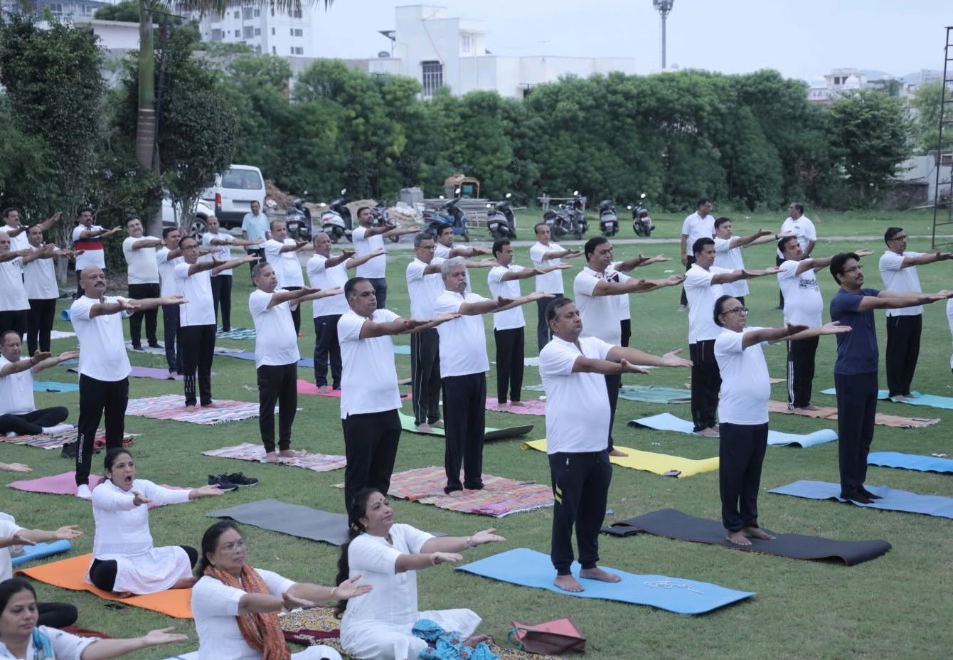 अंतर्राष्ट्रीय योग दिवस पर भारतीय जैन संघटना उदयपुर द्वारा आयोजित योगा और जुंबा कार्यक्रम